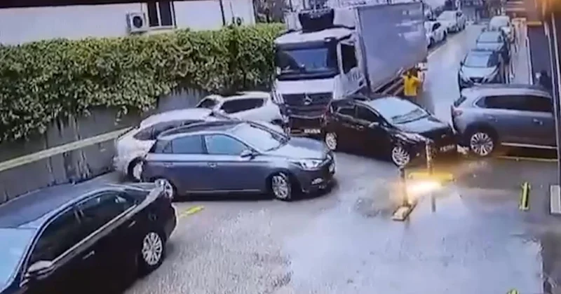 Yokuşta duran kamyon park halindeki araçlara çarptı