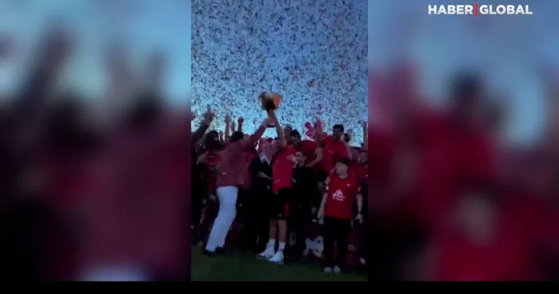 Tractor FC taraftarlarından iki rekor: Dünyanın en uzunu oldu