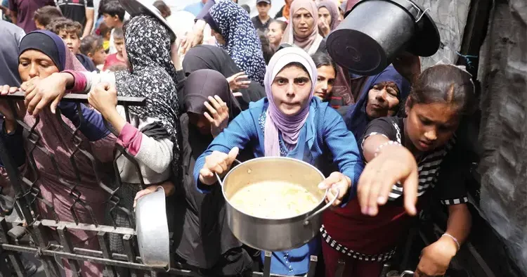 Dünyanın gözleri önünde İsrail aç bırakıyor bombalıyor, katlediyor: Gazze’yi yutma planı devrede