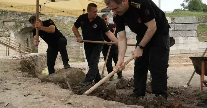 Kazmayı bu sefer ateş savaşçıları vurdu