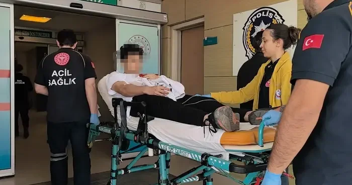 Arkadaşıyla şakalaşırken bıçaklandı