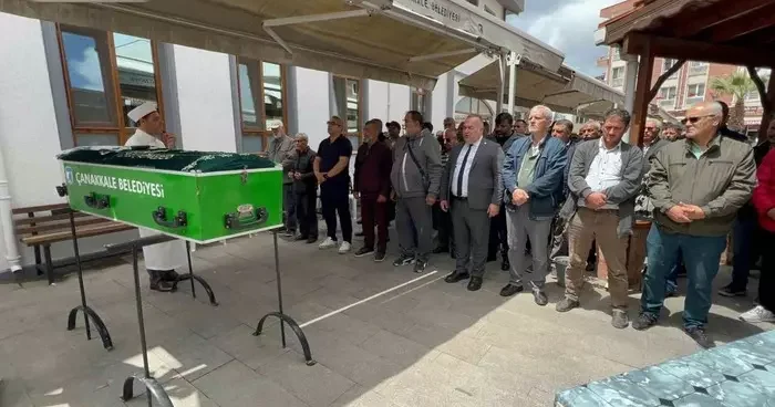 Çanakkale’de boşanma aşamasındaki eşi tarafından öldürülen kadın, son yolculuğuna uğurlandı