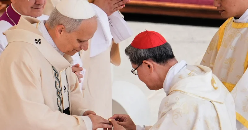 Papa 14. Leo balıkçının yüzüğü nü taktı, göreve resmen başladı! İşte tören sonrası mesajları