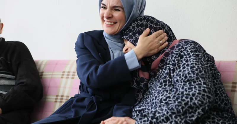 Bakan Göktaş tan 70 yıldır evli olan Yılmaz çiftine ziyaret