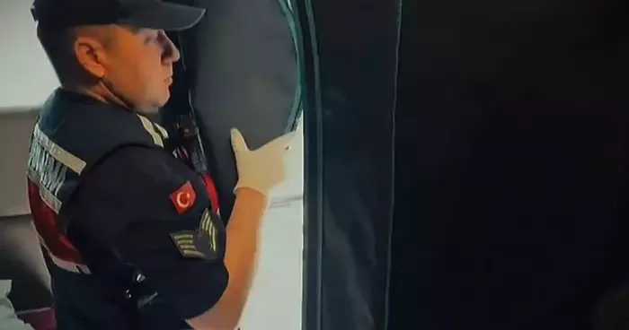 Gardırobu açtılar sera çıktı: 2 gözaltı