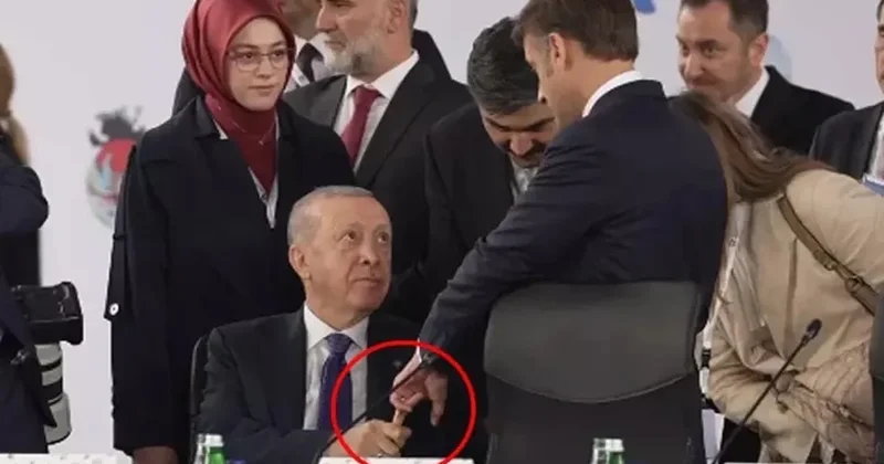 Dünyanın konuştuğu görüntü: parmağını sıktı bırakmadı! Erdoğan, Macron un üstünlük kurma çabasına izin vermedi Sözcü Gazetesi