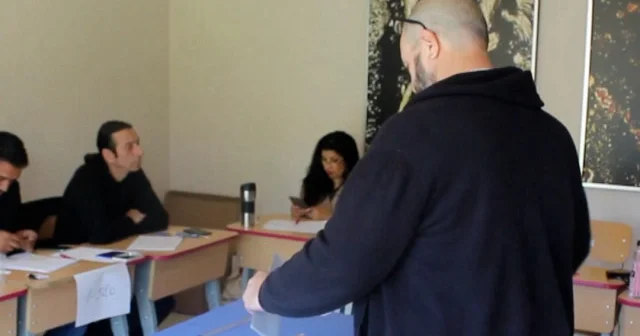 Romanya da halk yeni cumhurbaşkanını belirlemek için sandık başında VİDEO İZLE