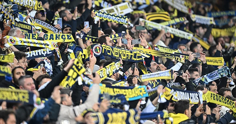 Kadıköy de taraftarlardan Yönetim istifa tezahüratları