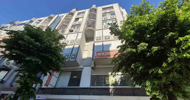 Kafasına beton parçaları düşen kadın kanlar içerisinde kaldı İstanbul Haberleri