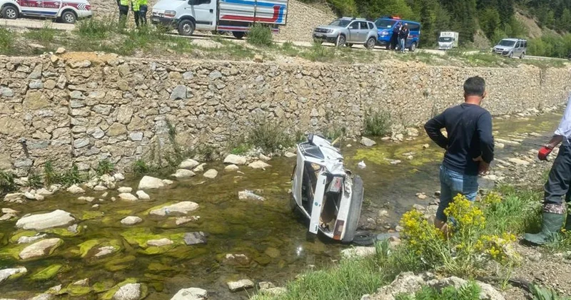 Kastamonu’da yoldan çıkan otomobil dereye uçtu: 1 kişi hayatını kaybetti
