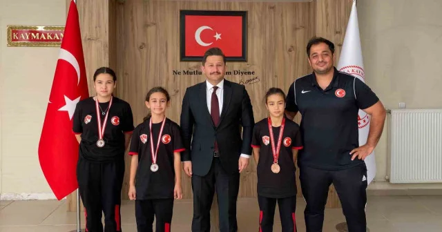 Ulukışla’nın küçük kız güreşçileri Türkiye Şampiyonası’nda tarih yazdı Güreş Haberleri