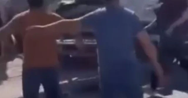 Gaziantep te otomobil ile 2 servis minibüsü çarpıştı; 10 yaralı Gaziantep Haberleri