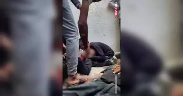 İsrail in saldırısında babasını kaybeden Gazzeli çocuğun feryatları yürek dağladı