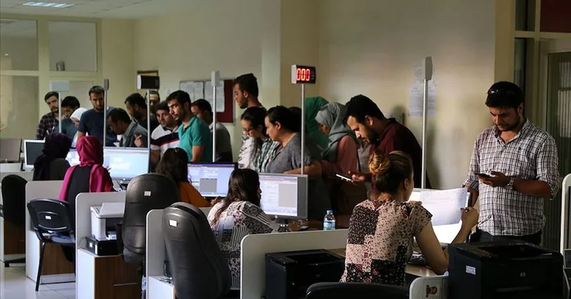 Ehliyet sahipleri nüfus müdürlüklerine akın ediyor: 1 Ağustos tan sonra 7 bin 438 TL ye yükselecek Sözcü Gazetesi