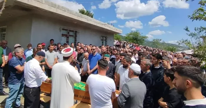 Kahramanmaraş ta iş makinesinin üzerine devrilmesi sonucu hayatını kaybetmişti! Operatör Ömürcan Akyürek ın cenazesi Ordu da defnedildi
