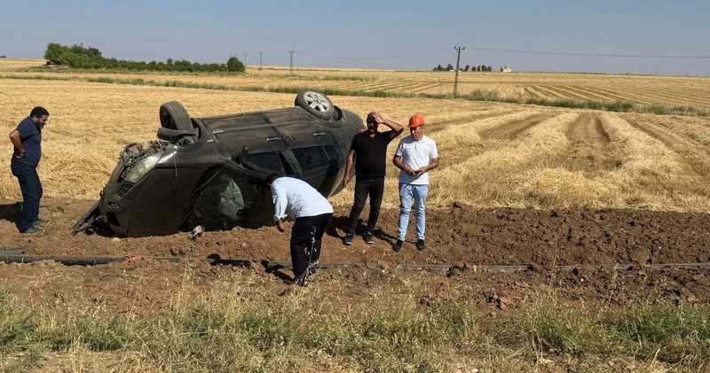 Mardin de otomobil tarlaya devrildi: Baba ile kızı yaralandı