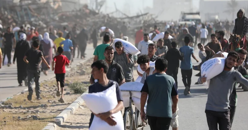 Soykırımcı İsrail in Gazze ye saldırılarında, yardım bekleyenlerin de bulunduğu 32 kişi hayatını kaybetti