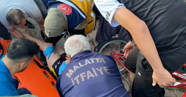 Kontrolden çıkan araç çocukların arasına daldı: 3 yaralı Hayat Haberleri