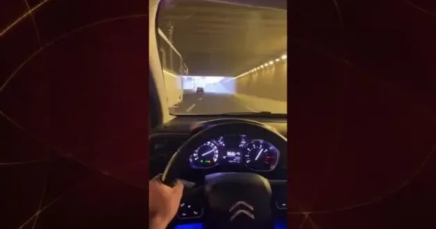 Trafik magandası yaptığı hareketlerle yürekleri ağza getirdi