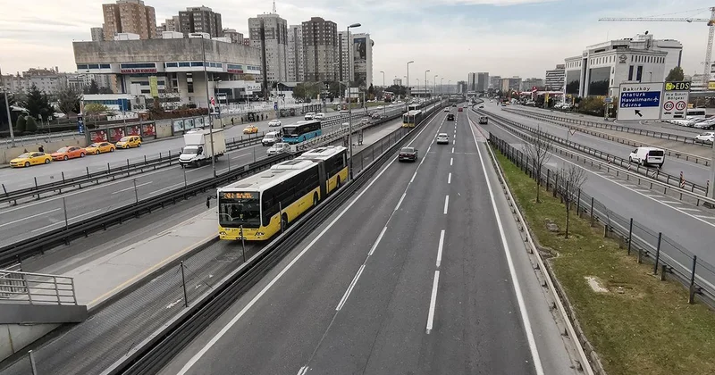 İBB yönetimi söz verdiği metrobüslerin 4 te birini aldı
