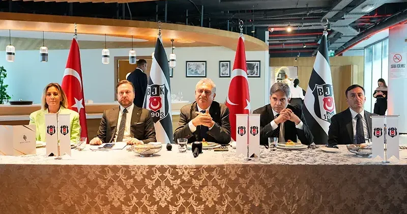 Beşiktaşlı yöneticiler, basın mensuplarıyla sohbet toplantısında buluştu
