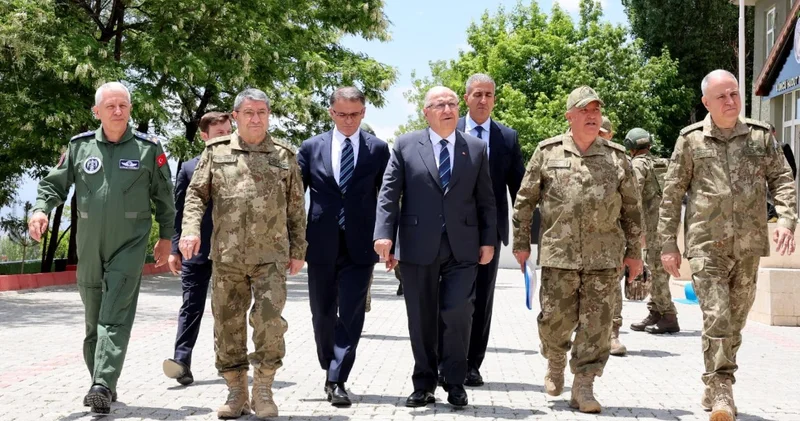 Türkiye İran sınırında güvenlik tedbirlerini artırdı! Bakan açıkladı