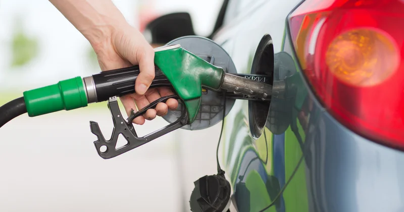 Benzin ve motorine yeni zam bekleniyor: Bu gece tüm illerde 50 TL yi aşacak Enerji Haberleri