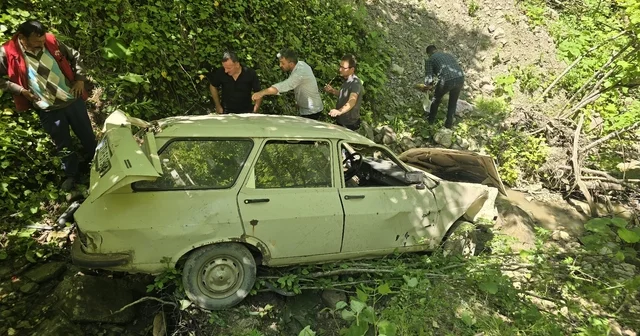 Otomobil uçuruma yuvarlandı: 3 yaralı Zonguldak Haberleri