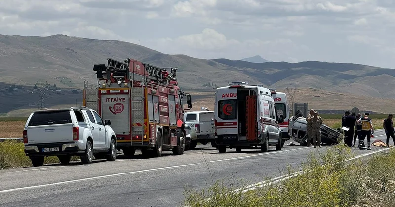 Kızlarının mezuniyet törenine giderken kaza yaptılar: 1 ölü, 4 yaralı