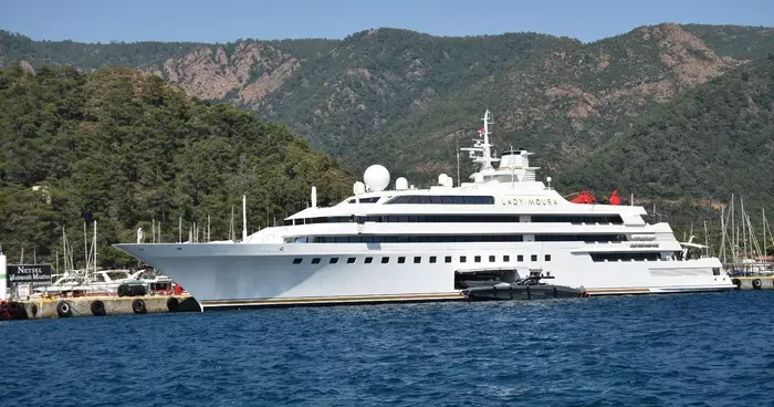 Meksikalı iş insanına ait lüks yat Lady Moura Marmaris te! Güvertesinde kumsal sahili de var!
