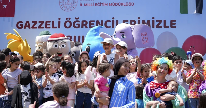 İstanbul da Gazzeli öğrenciler için çocuk şenliği