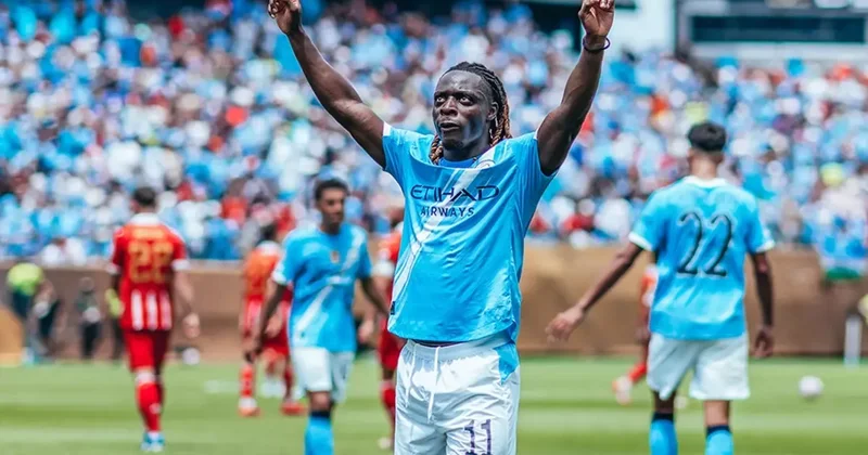 Manchester City yıldızlarıyla 3 puana uzandı