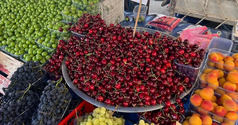 Kirazın tanesi 10 TL ! Etiketi yazan pazarcıdan açıklama