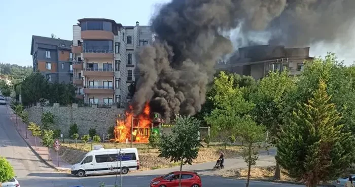 Kocaeli’de çocuk parkı alev topuna döndü