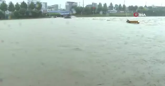 Güney Kore de yoğun yağış felaketleri beraberinde getirdi