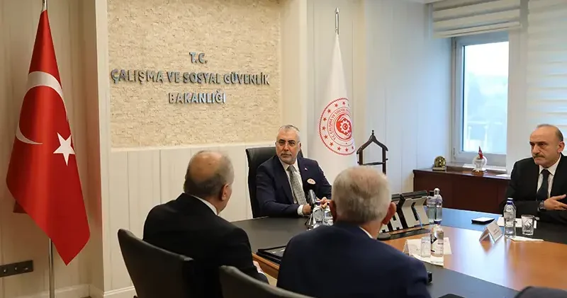 Bakan Işıkhan: İşçilerimizin ekonomik ve sosyal haklarını artıracağız