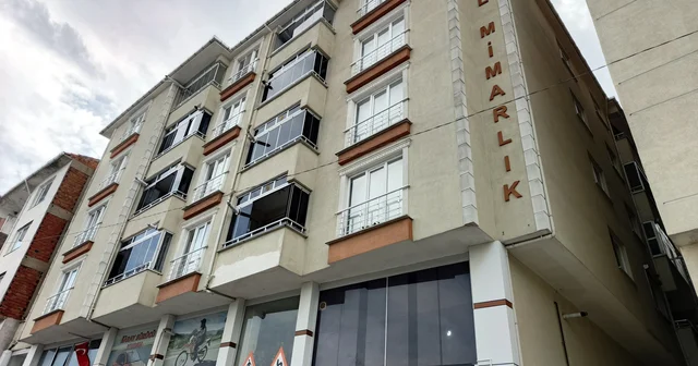 Boşanma aşamasındaki eşini boğazından bıçaklayarak ağır yaraladı Tekirdağ Haberleri