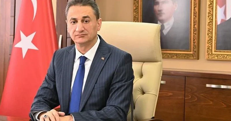 Sivas ta trafik kazası geçiren Bitlis eski Valisi Erol Karaömeroğlu hayatını kaybetti