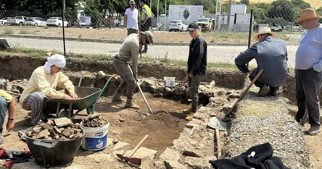 Antik liman kenti Parion da 11 inci yüzyıla ait mezar grubu bulundu Çanakkale Haberleri