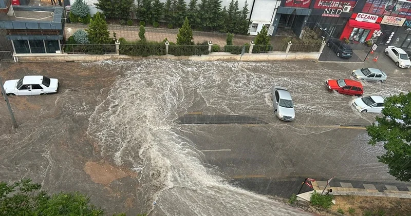Ankara da sağanak hayatı olumsuz etkiledi! Vali Şahin den açıklama geldi