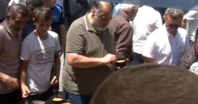 Kayseri de Lokantacılar Odası ndan 10 bin kişilik aşure ikramı VİDEO İZLE