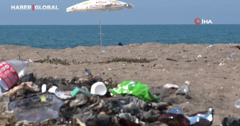 Antalya’da Kumköy plajı çöp yığınları ile doldu