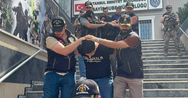 Küçükçekmece de 2 kişinin yaralandığı silahlı kavgaya ilişkin 3 zanlı adliyede Gündem Haberleri