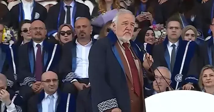 Medipol mezuniyetine İlber Ortaylı nın sözleri damga vurdu! Ağır mesuliyet vurgusu
