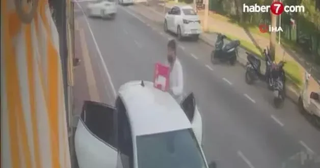 Yol ortasında malzeme indiriyordu, ölümden kıl payı kurtuldu!