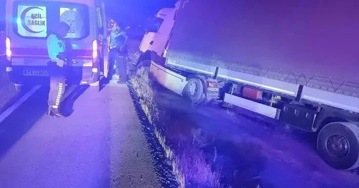 Karapınar’da tır şarampole düştü: 1 yaralı