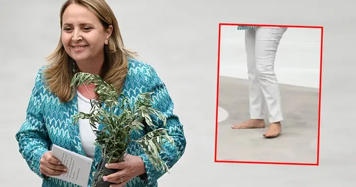 CHP’li vekil Semra Dinçer kürsüye çıplak ayakla çıktı