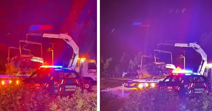 Çukura düşen otomobildeki 4 kişi yaralandı