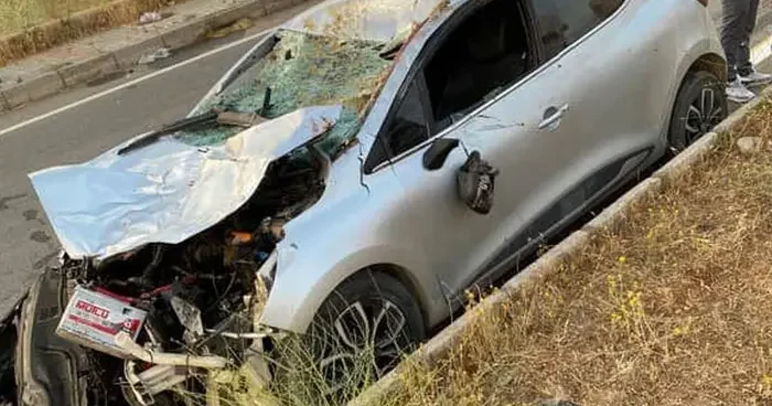 Muş ta otomobil ineğe çarptı, 1 kişi yaralandı