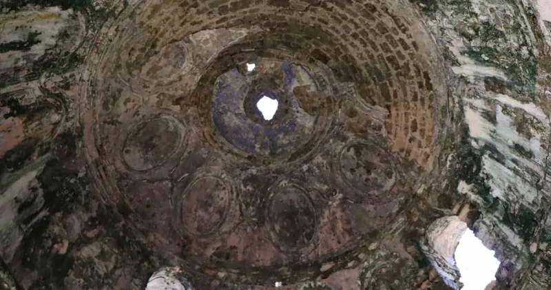 Zirveye gizlenmiş 900 yıllık manastır, doğaseverlerin rotasına girmeye devam ediyor